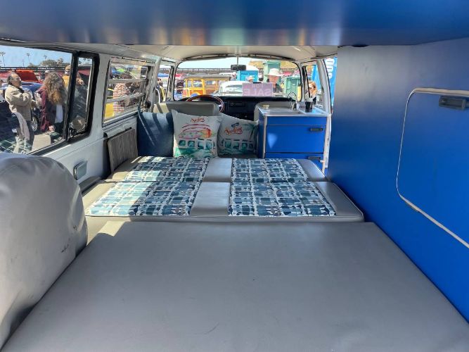 Unknown-Bus-1971-Blue-4
