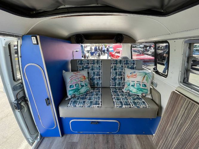 Unknown-Bus-1971-Blue-5
