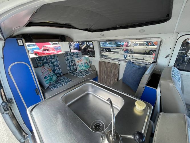 Unknown-Bus-1971-Blue-8