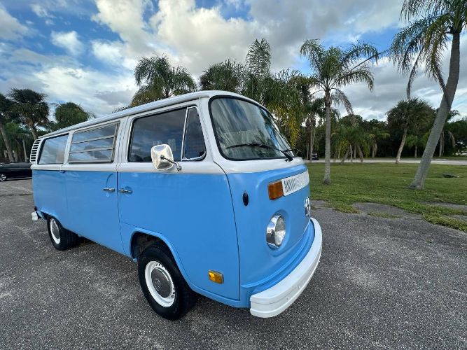 Unknown-Bus-1973-Blue-15