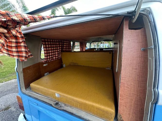 Unknown-Bus-1973-Blue-17