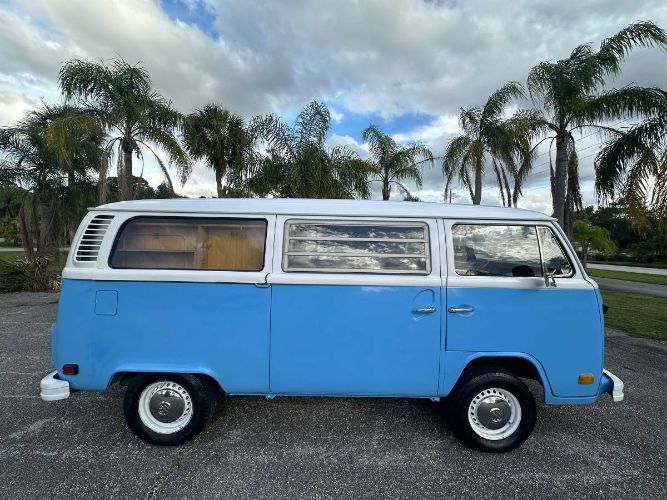 Unknown-Bus-1973-Blue-19