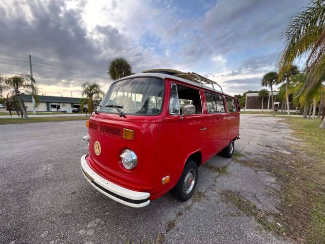 Unknown-Bus-1973-Red-Black-11