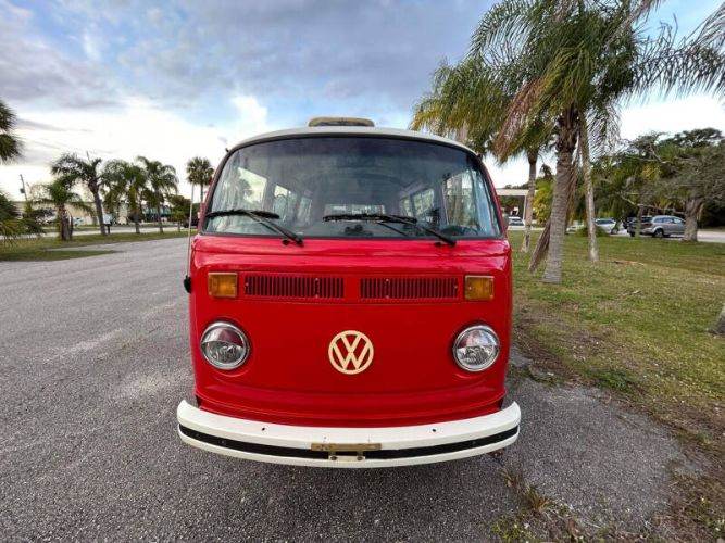 Unknown-Bus-1973-Red-Black-2