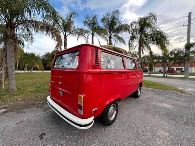 Unknown-Bus-1973-Red-Black-7