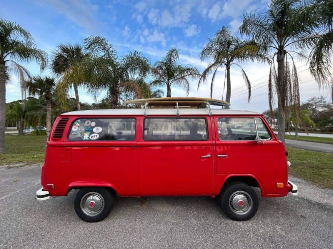 Unknown-Bus-1973-Red-Black-8