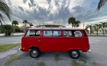 Unknown-Bus-1973-Red-Black-9