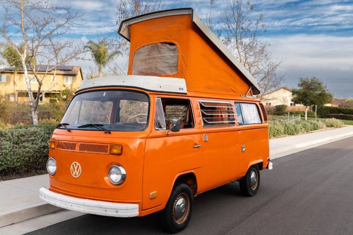 Unknown-Bus-1975-Orange-10