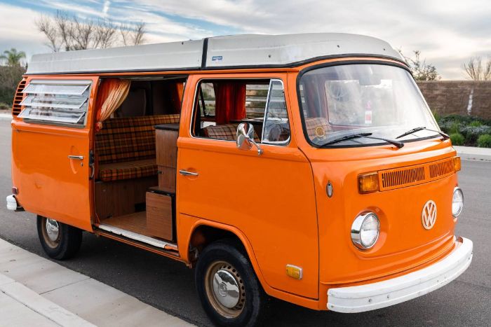 Unknown-Bus-1975-Orange-12