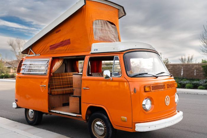 Unknown-Bus-1975-Orange-13