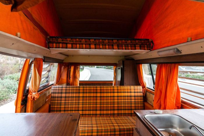 Unknown-Bus-1975-Orange-7