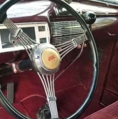 Unknown-Business-coupe-1940-Black-Burgundy-1