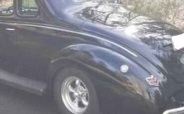 Unknown-Business-coupe-1940-Black-Burgundy-2