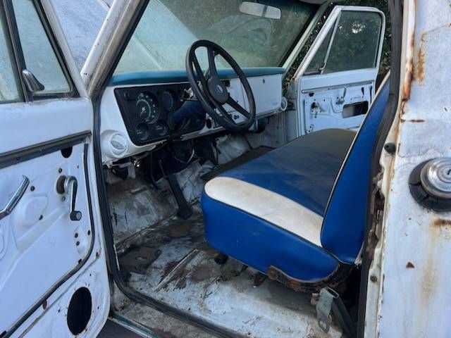 Unknown-C10-1969-White-1