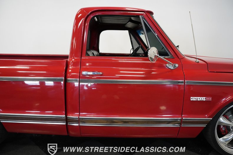 Unknown-C10-1970-Red-Black-37