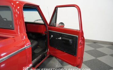 Unknown-C10-1970-Red-Black-40