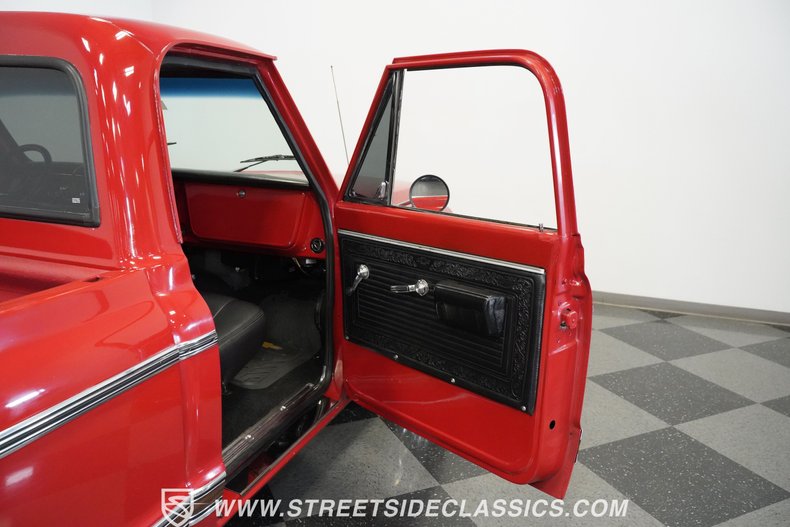 Unknown-C10-1970-Red-Black-40