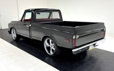 Unknown-C10-1971-Black-Red-2