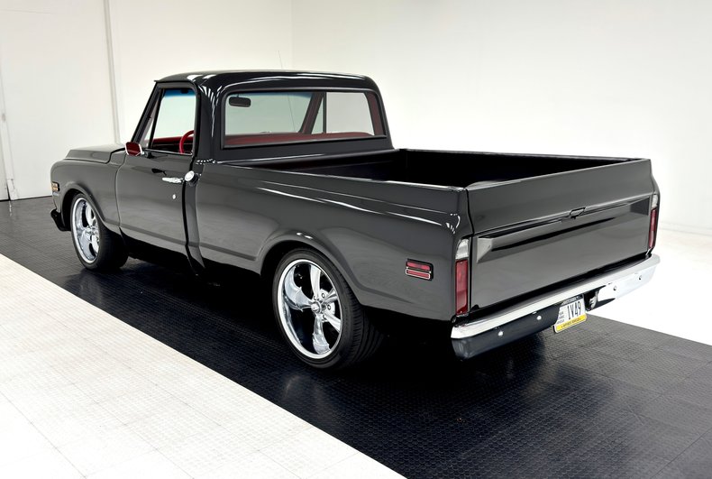 Unknown-C10-1971-Black-Red-2