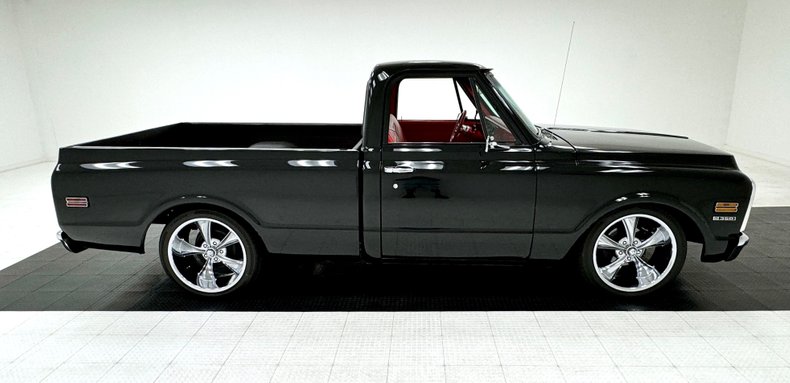 Unknown-C10-1971-Black-Red-5