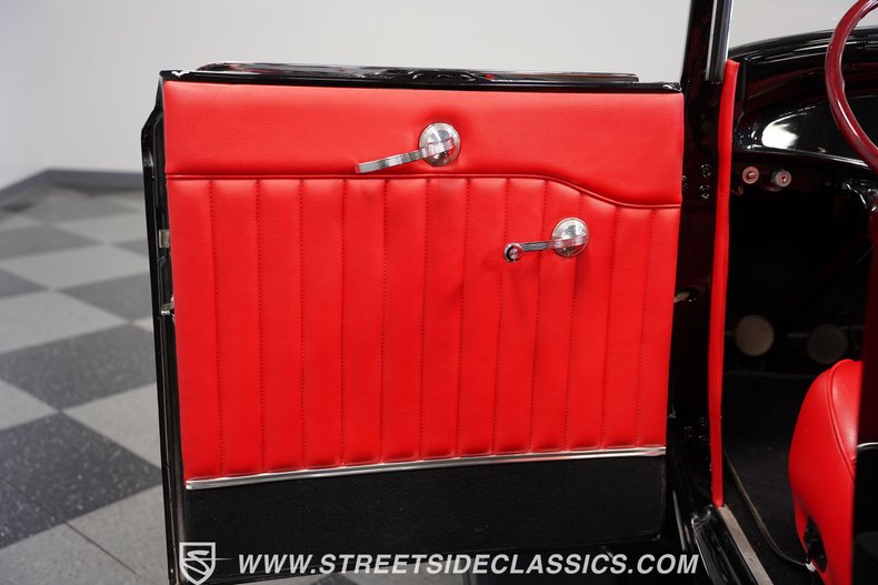 Unknown-Cabriolet-1932-Black-Red-40