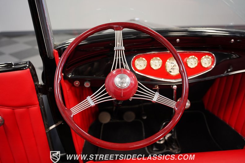 Unknown-Cabriolet-1932-Black-Red-42