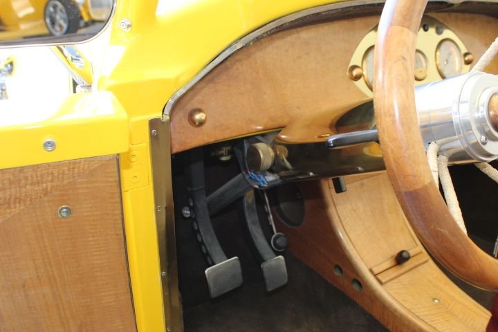 Unknown-Cabriolet-1932-yellow-brown-29