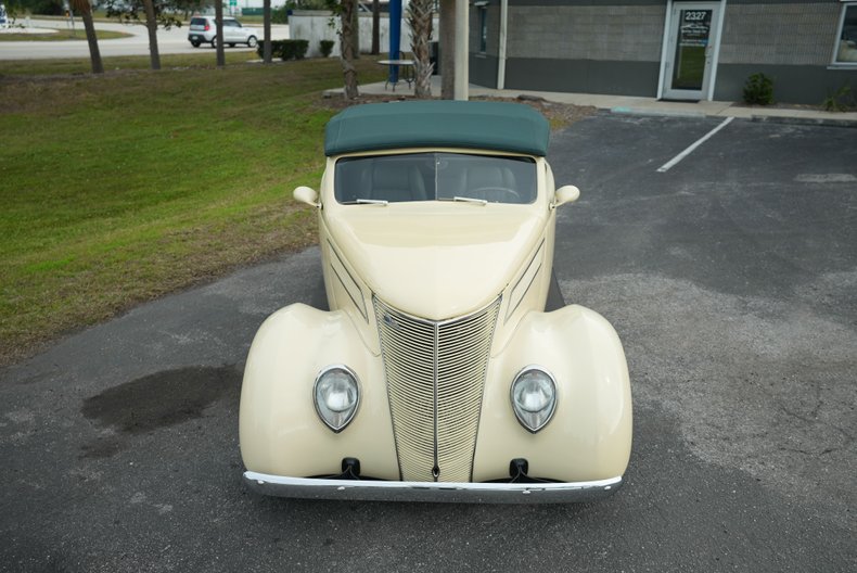 Unknown-Cabriolet-1937-Alabaster-White-Green-Light-13