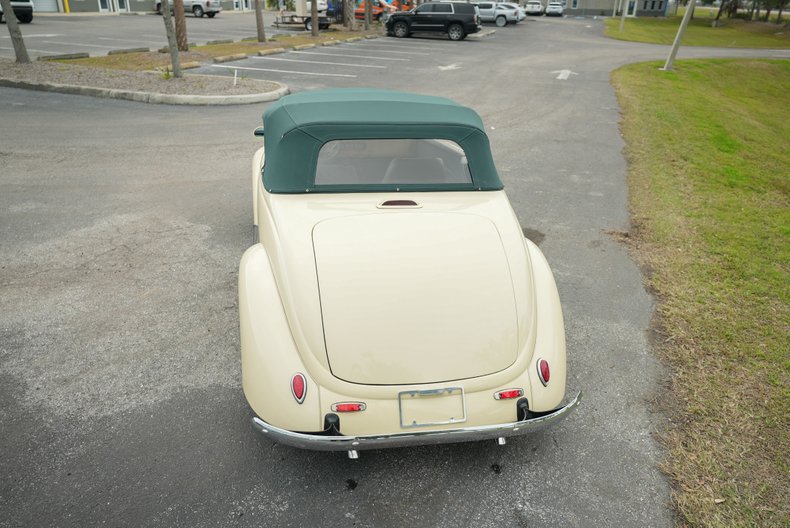 Unknown-Cabriolet-1937-Alabaster-White-Green-Light-17