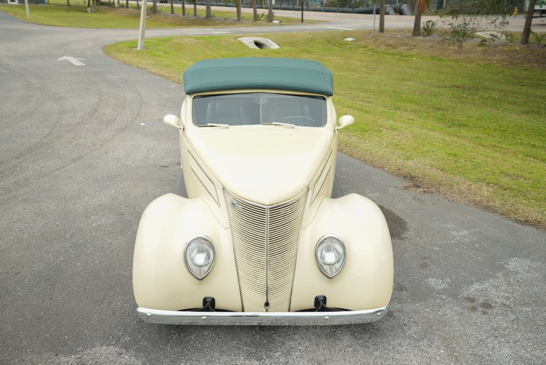 Unknown-Cabriolet-1937-Alabaster-White-Green-Light-24