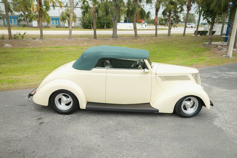 Unknown-Cabriolet-1937-Alabaster-White-Green-Light-28