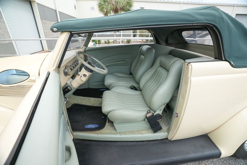 Unknown-Cabriolet-1937-Alabaster-White-Green-Light-3