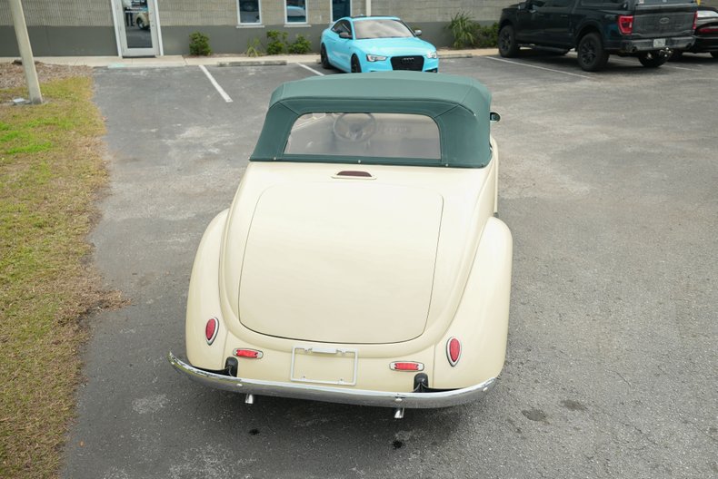 Unknown-Cabriolet-1937-Alabaster-White-Green-Light-32