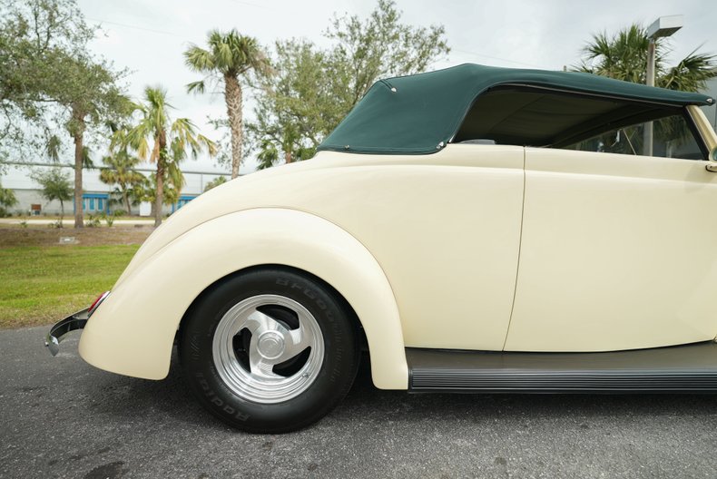Unknown-Cabriolet-1937-Alabaster-White-Green-Light-33