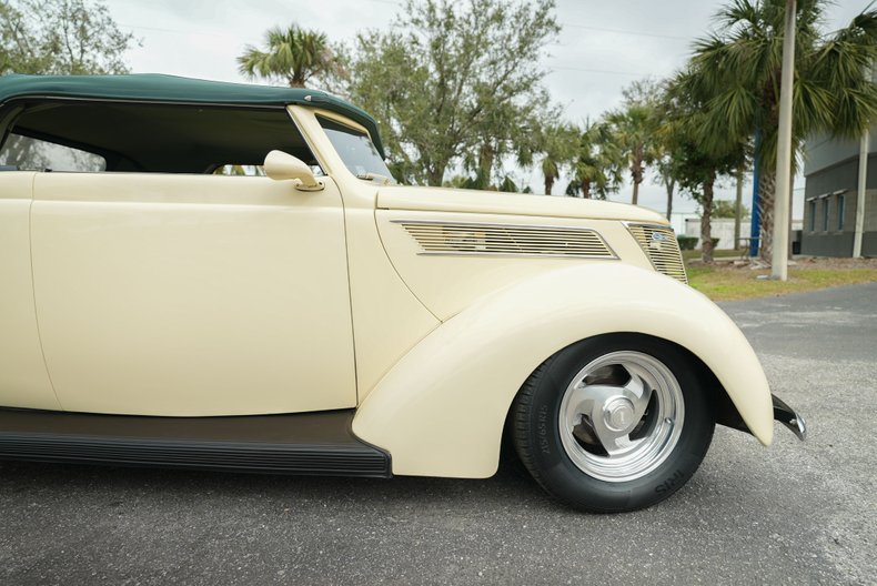 Unknown-Cabriolet-1937-Alabaster-White-Green-Light-35