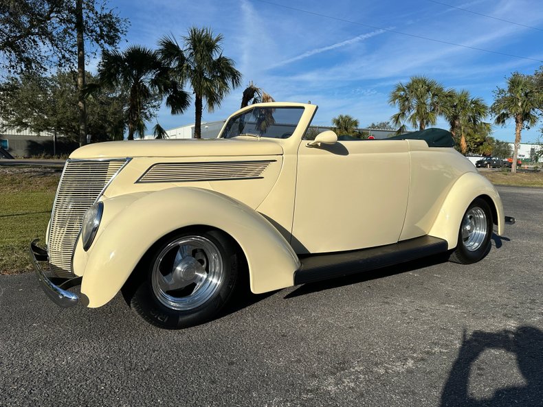 Unknown-Cabriolet-1937-Alabaster-White-Green-Light-37