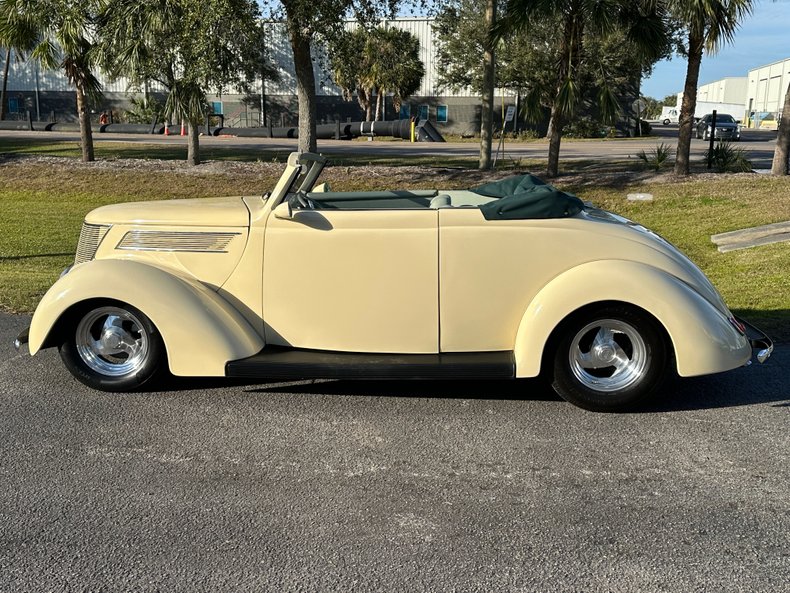 Unknown-Cabriolet-1937-Alabaster-White-Green-Light-38