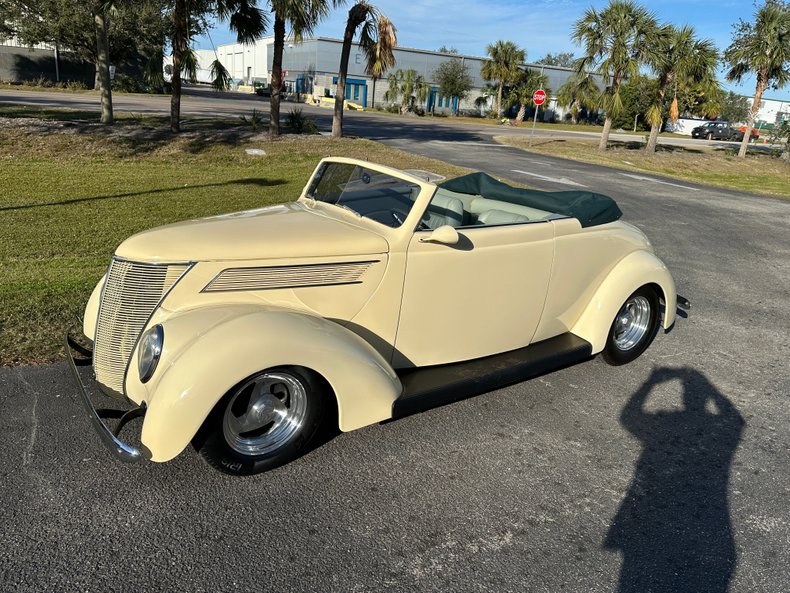 Unknown-Cabriolet-1937-Alabaster-White-Green-Light-39