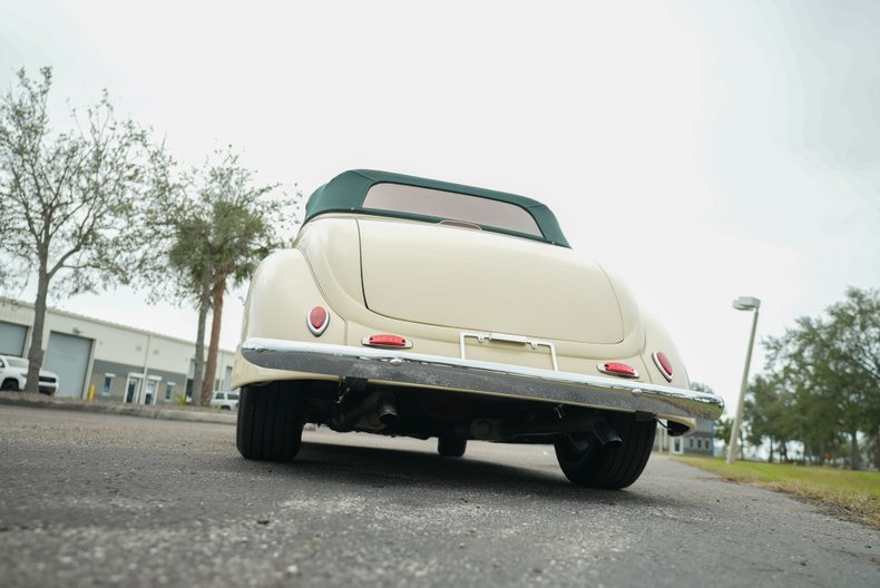Unknown-Cabriolet-1937-Alabaster-White-Green-Light-4