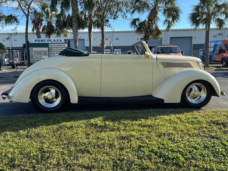 Unknown-Cabriolet-1937-Alabaster-White-Green-Light-40