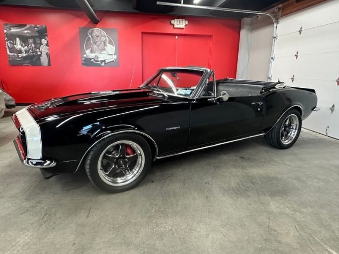 Unknown-Camaro-1967-Black-White-Top-Black