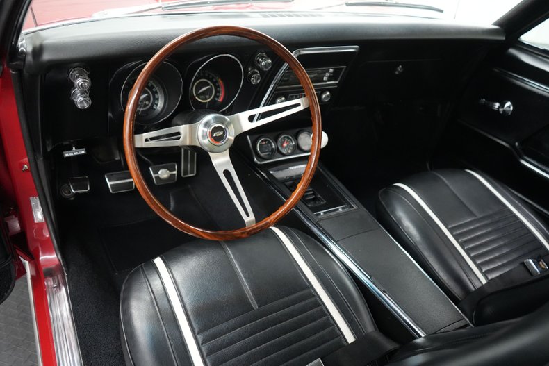 Unknown-Camaro-1967-Bolero-Red-Black-1