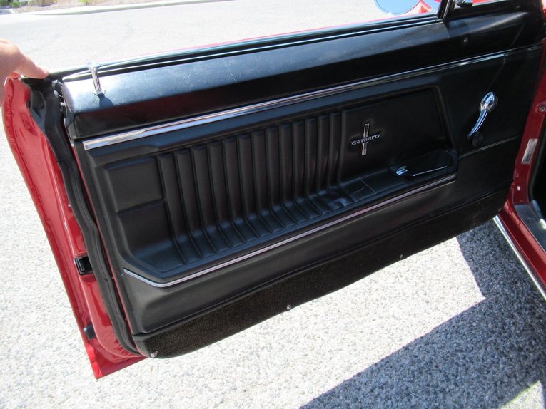 Unknown-Camaro-1967-Bolero-Red-Black-10