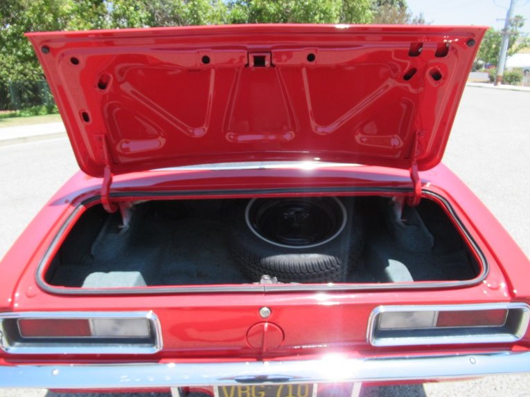 Unknown-Camaro-1967-Bolero-Red-Black-19