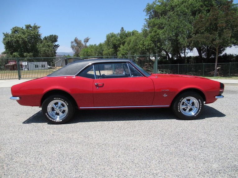 Unknown-Camaro-1967-Bolero-Red-Black-2