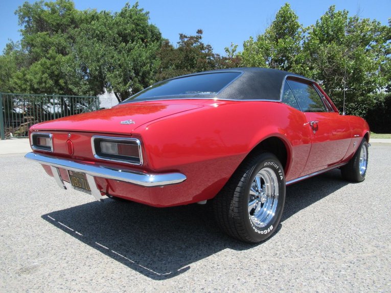Unknown-Camaro-1967-Bolero-Red-Black-23