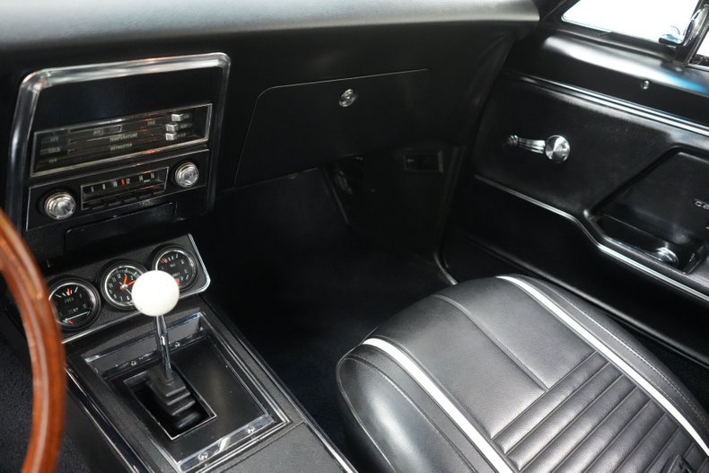 Unknown-Camaro-1967-Bolero-Red-Black-42