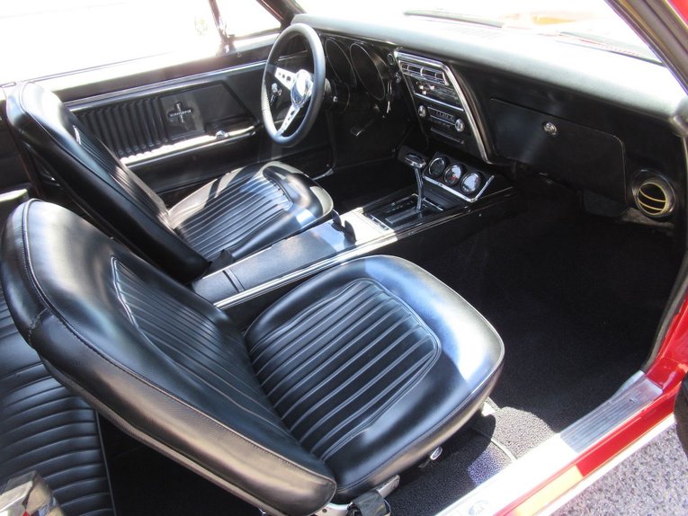 Unknown-Camaro-1967-Bolero-Red-Black-6