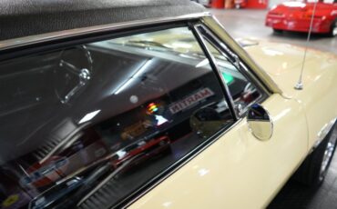 Unknown-Camaro-1967-Butternut-Yellow-Black-17