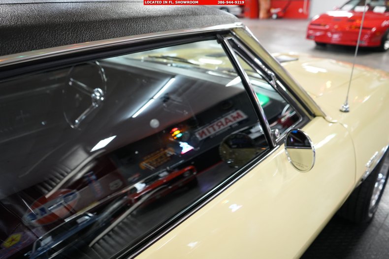 Unknown-Camaro-1967-Butternut-Yellow-Black-17